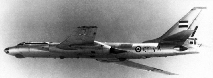 Wojna Sześciodniowa 1967. Największe zagrożenie dla Izraela stanowiło 30 egipskich samolotów bombowych dalekiego zasięgu Tu-16, stąd ich zniszczenie było traktowane przez izraelskie dowództwo priorytetowo.