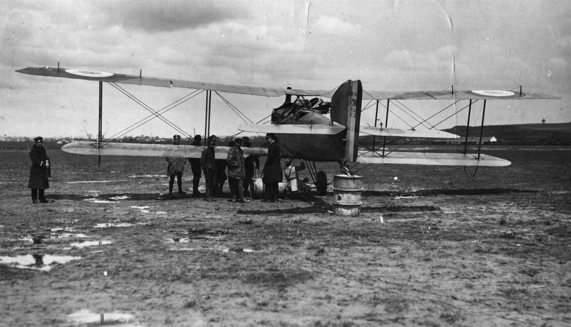 Bréguet XIVA2 ze skladu eskadry BR 39. (pozniejszej 16. Eskadry Wywiadowczej) na lotnisku we Lwowie w 1919 r. Sfotografowano egzemplarz nr 7065. Fot. ze zbiorow ks. Roberta Kulczynskiego SDB