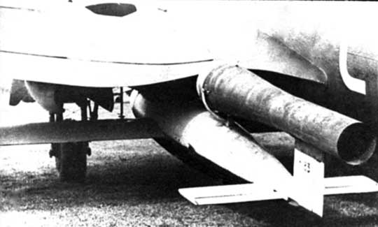 Około 1600 samolotów-pocisków V-1 Niemcy odpalili z samolotów bombowych. Zwykle do tego celu wykorzystywano bombowce He 111 (pociski V-1 odpalano nad Morzem Północnym).