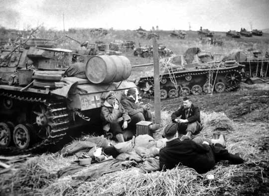 Czołgiści 5. Dywizji Pancernej SS „Wiking” podczas odpoczynku; 1943 r.