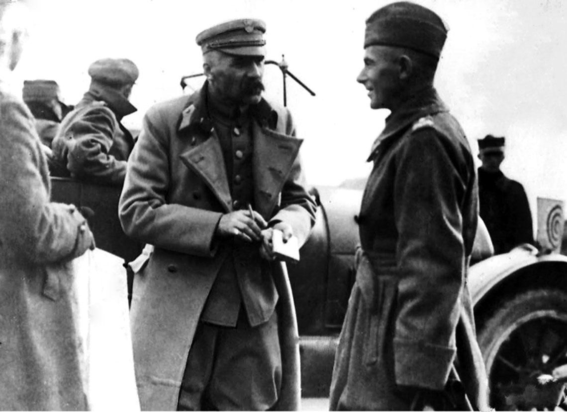 Spotkanie marszałka Piłsudskiego i generała „Śmigłego” Rydza. Podczas takiego spotkania 4 sierpnia 1920 r. narodził się plan uderzenia na Rosjan od południa – jedyny element, który udało się zrealizować.