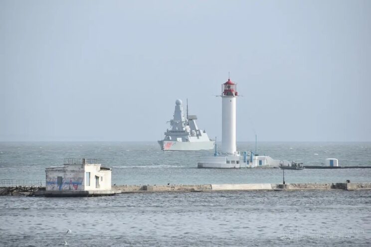 Brytyjski niszczyciel HMS Dragon wchodzi do portu w Odessie. Fot.: Marynarka Wojenna Ukrainy.