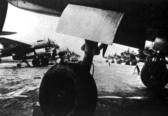 Samoloty bombowe Ju 88 A-1 przygotowane do przekazania KG 30.