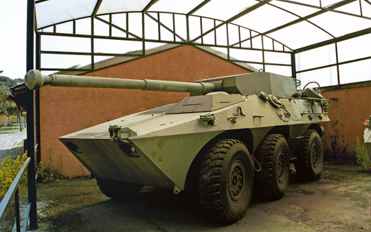 Trzyosiowy demostrator kołowego niszczyciela czołgów AVH 6636, powstały we współpracy firm Iveco-Fiat i Oto Melara na bazie pierwotnych wymagań Esercito Italiano. Po ich zmianie w 1984 r. konieczne stało się skonstruowanie nowego, czteroosiowego wozu uzbrojonego w 105 mm armatę.