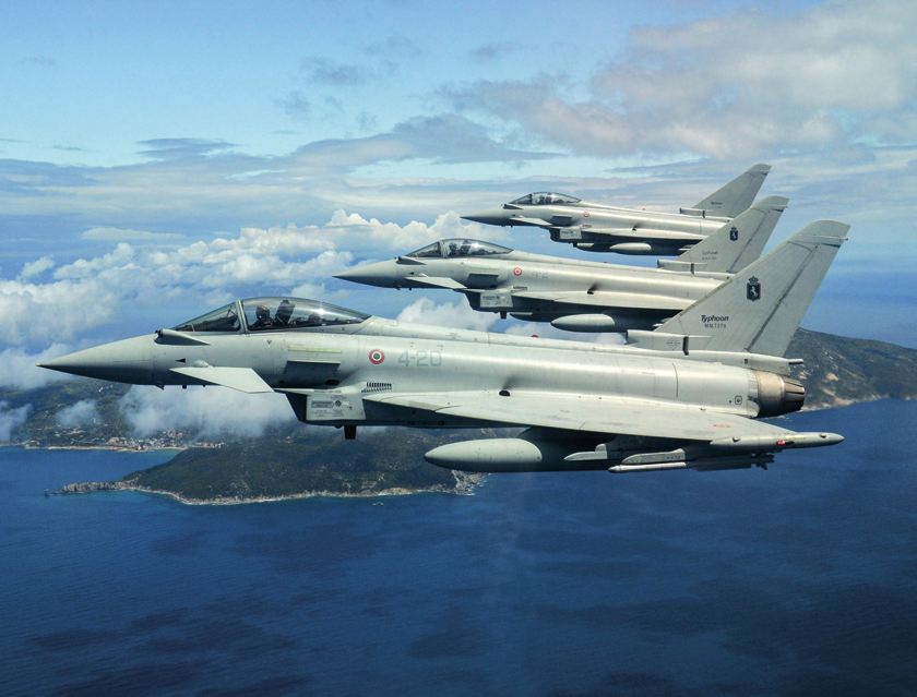 Podstawowym typem odrzutowego samolotu bojowego włoskiego lotnictwa wojskowego jest wielozadaniowy Eurofighter Typhoon. Na stanie jest 95 maszyn tego typu, w tym 81 jednomiejscowych F-2000A i 14 dwumiejscowych TF-2000A.