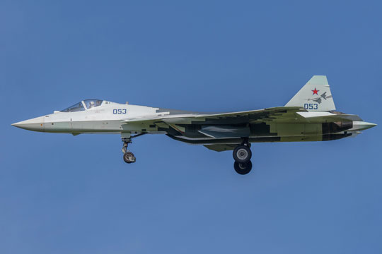 T-50-3LL, trzeci egzemplarz doświadczalny Su-57, służy do prób systemu pilotażowo-nawigacyjnego dla Ochotnika, w tym zapewniającego automatyczny start, lot po trasie i lądowanie.