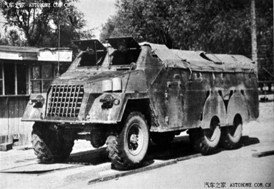 Kołowy transporter opancerzony WZ-521.