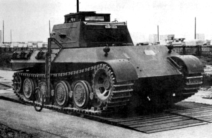 Model czołgu VK 30.01(D). Wiosną 1942 r. Hitler faworyzował właśnie to rozwiązanie. Wydawał mu się on kopią radzieckiego czołgu średniego T-34, co miało gwarantować dobre parametry i szybkie wprowadzenie do wielkoseryjnej produkcji.