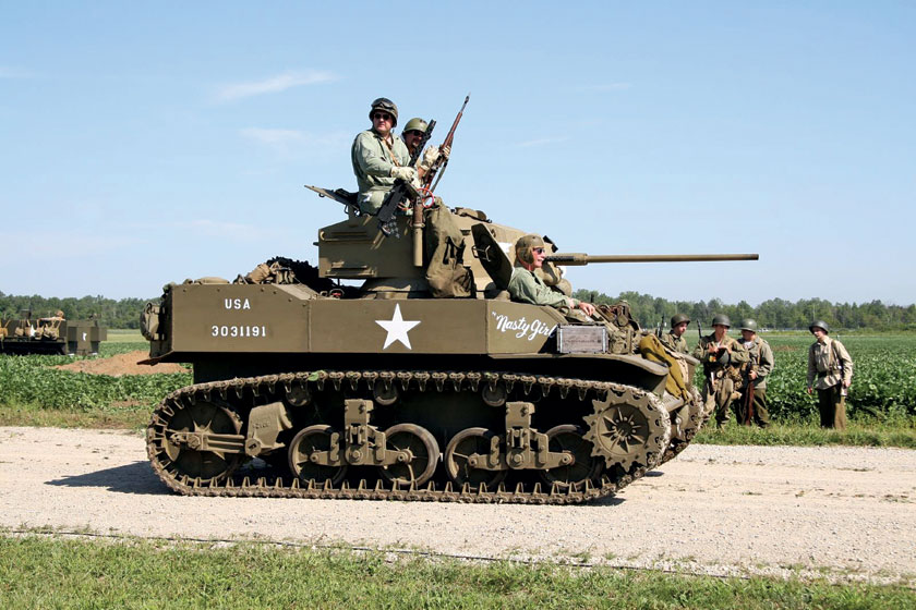 Najpopularniejszym czołgiem lekkim US Army w okresie II wojny światowej był M5A1 Stuart. Na Europejskim TDW tracono je głównie od ognia artyleryjskiego (45%) i na minach (25%) oraz od ognia ręcznych granatników przeciwpancernych. Tylko 15% zniszczyły czołgi.