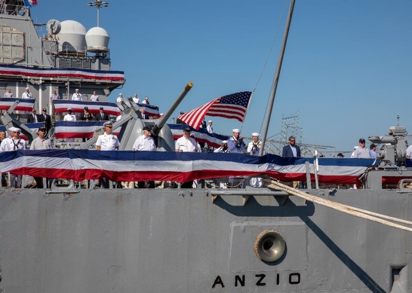 USS Anzio wycofany z eksploatacji