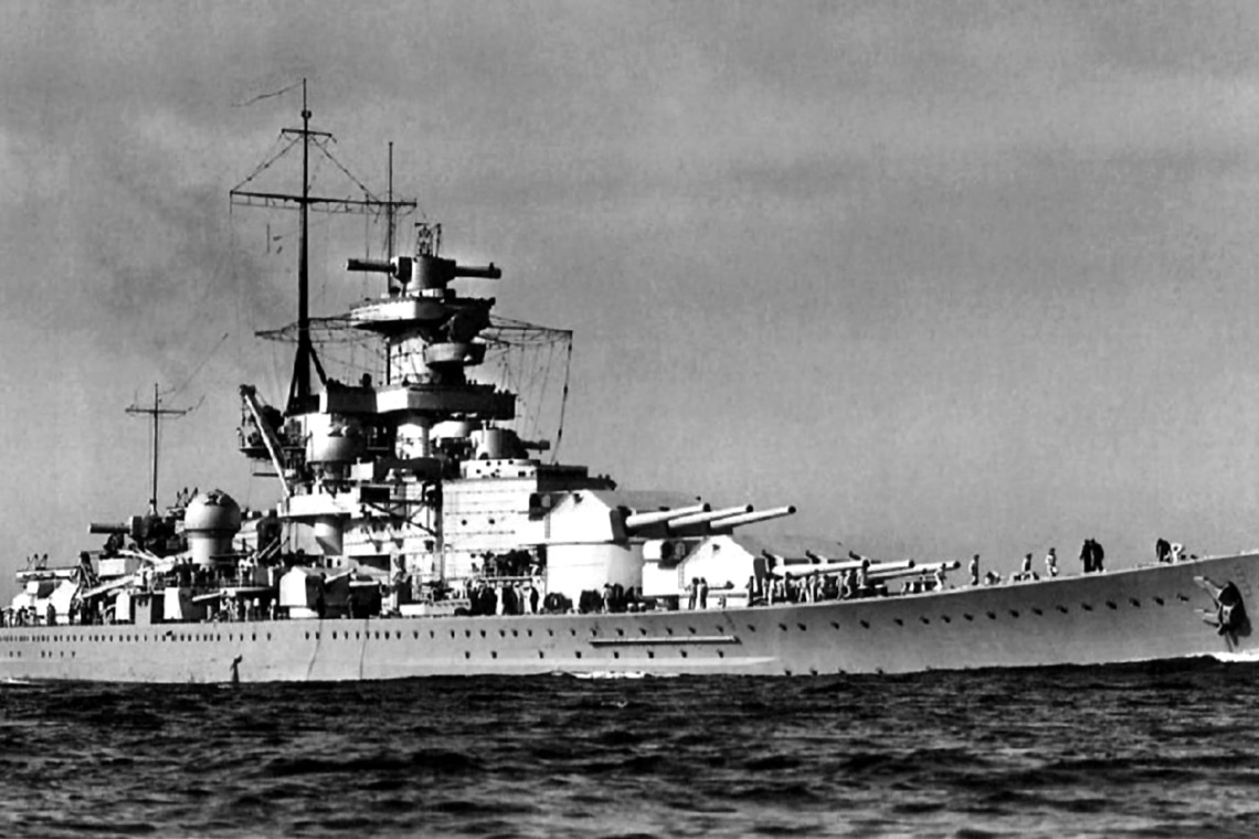 Główne uzbrojenie Scharnhorsta stanowiło dziewięć (3 x 3) armat kal. 283 mm.