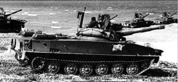 PT-76B radzieckiej piechoty morskiej