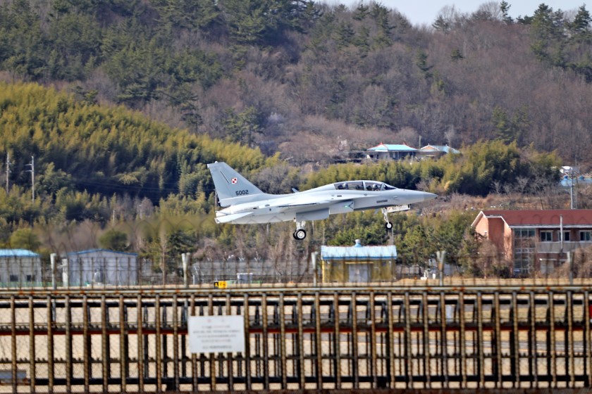 Polski FA-50 Fighting Eagle w powietrzu