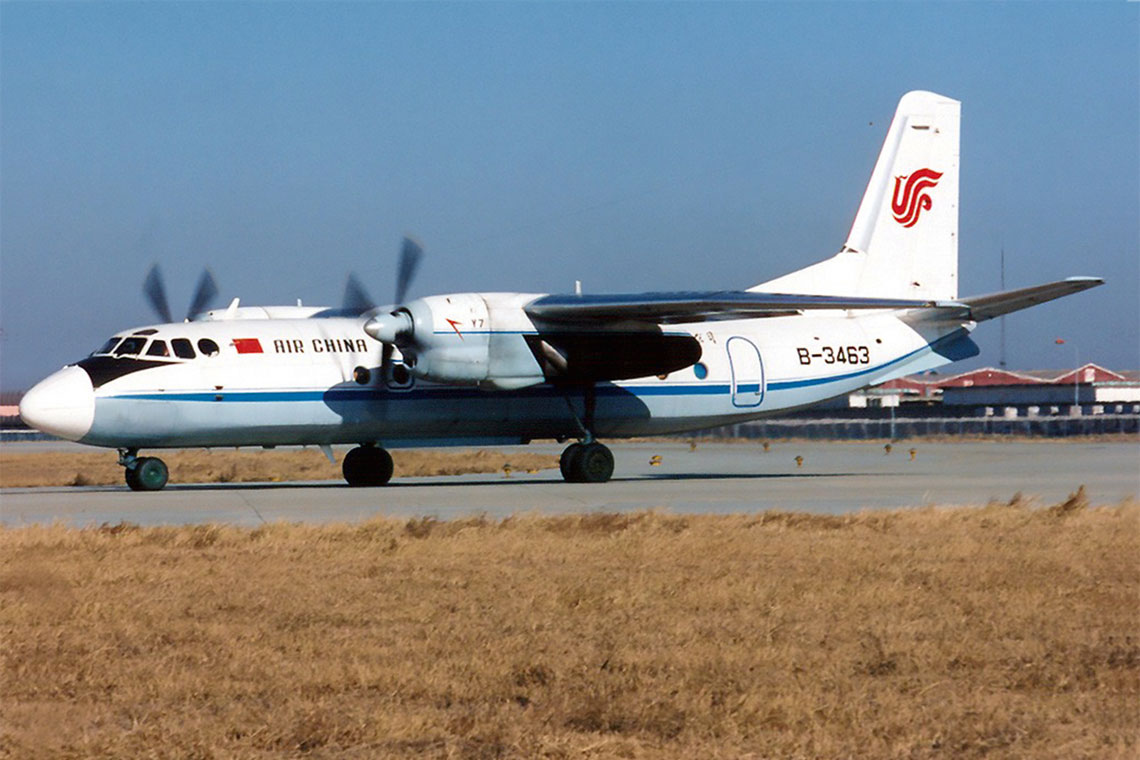 Y7 rozpoczęły rejsy pasażerskie w czasie gdy CAAC dokonywała zakupu „zachodniego” sprzętu (w tym Boeingów 737, 757, 767, BAe-146, czy Airbusów A310), jednocześnie przygotowując się do deregulacji rynku. Na zdjęciu Y7-100 zbudowany w 1985 r. (nr 04 7 05), od 1988 r. latający w barwach Air China.