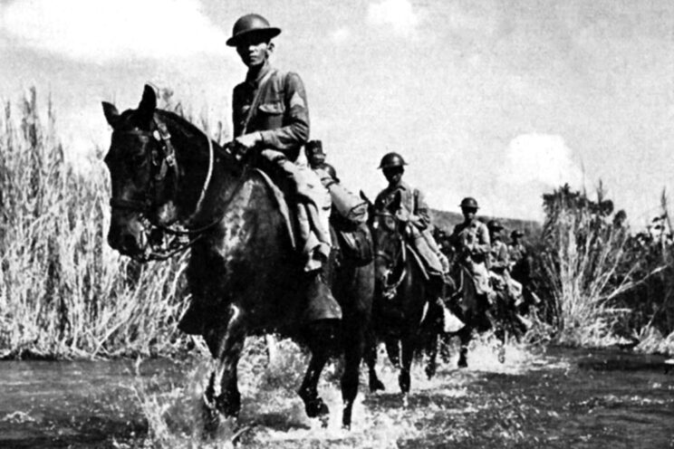 Pomimo podjętej w latach 30. XX wieku decyzji o mechanizacji jednostek kawalerii US Army ze względu na warunki terenowe zdecydowała się zachować na Filipinach klasyczny 26. pułk kawalerii.