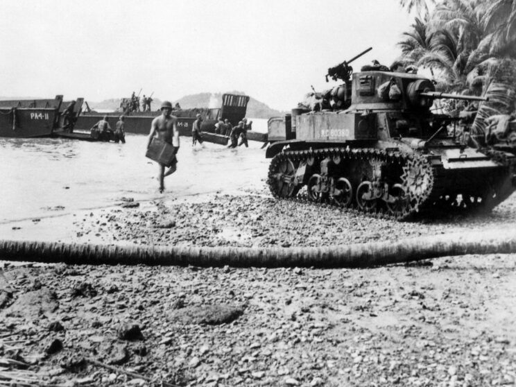 Na Nowej Georgii używano czołgów lekkich M3A1 Stuart do wsparcia walczących tu wojsk. Na zdjęciu wóz tego typu należący do 9th Defense Battalion US Marine Corps.