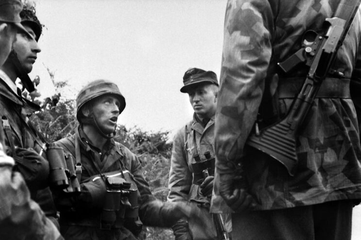 Niemieccy spadochroniarze z II Korpusu Spadochronowego mieli wysoką wartość bojową, choć wielu z nich nigdy nie skakało ze spadochronem. Otrzymali jednak znacznie bardziej gruntowne przeszkolenie w stosunku do pozostałych żołnierzy Wehrmachtu.
