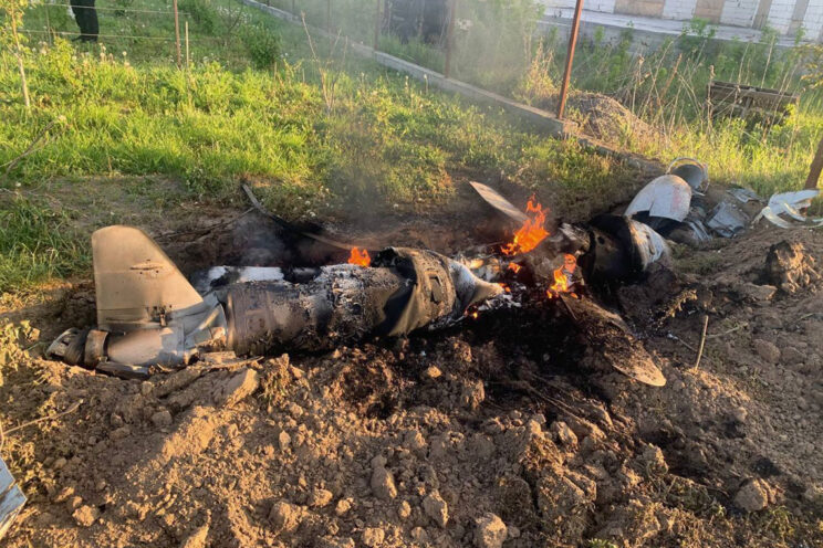 Szczątki zestrzelonego w maju bieżącego roku w rejonie Kijowa przez ukraińską obronę przeciwlotniczą rosyjskiego pocisku samosterującego.