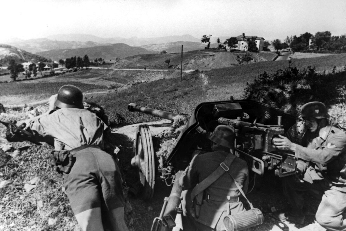 Niemiecka armata przeciwpancerna 5 cm Pak 38 kal. 50 mm w akcji; pogórze Apeninów północnych.