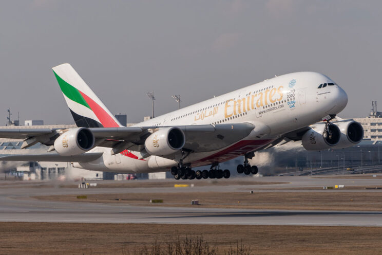 We flotach 10 linii lotniczych było 210 Airbusów A380, z tego 140 aktywnych. Ich największymi użytkownikami są: Emirates (87 szt.), British Airways i Singapore Airlines. Na zdjęciu A380-861 w barwach Emirates.