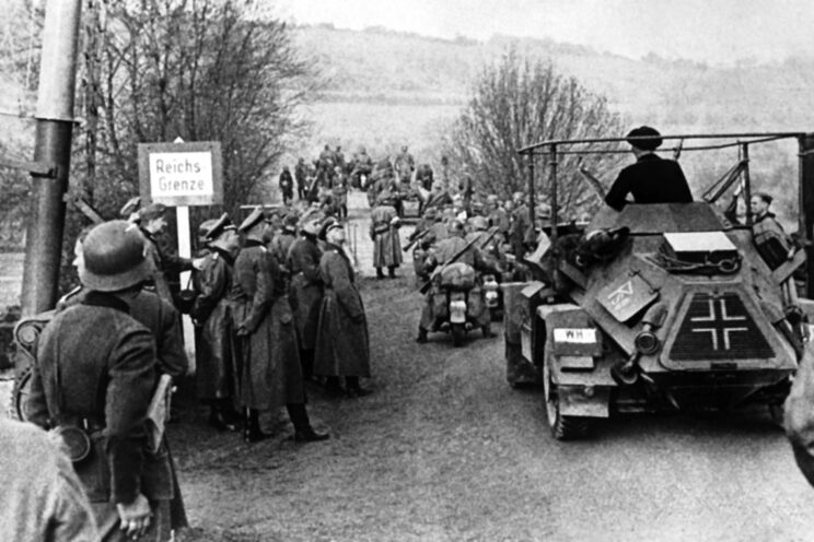 Niemieckie wojska przekraczają granicę z Luksemburgiem w godzinach rannych 10 maja 1940 r. Po drugiej stronie opór jest minimalny.