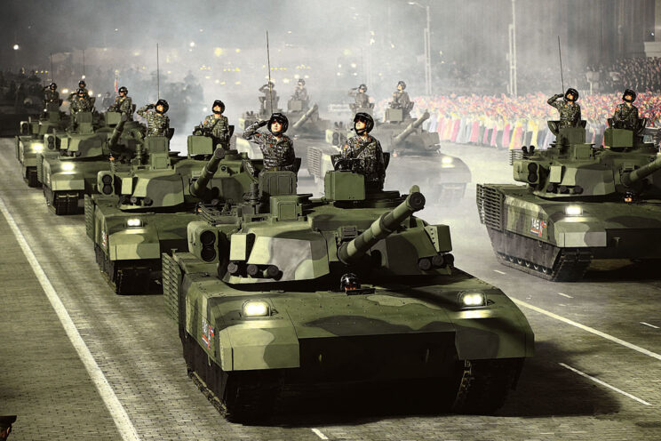 Pierwsza prezentacja nowych czołgów na defiladzie w październiku 2020 r. w Pjongjangu.