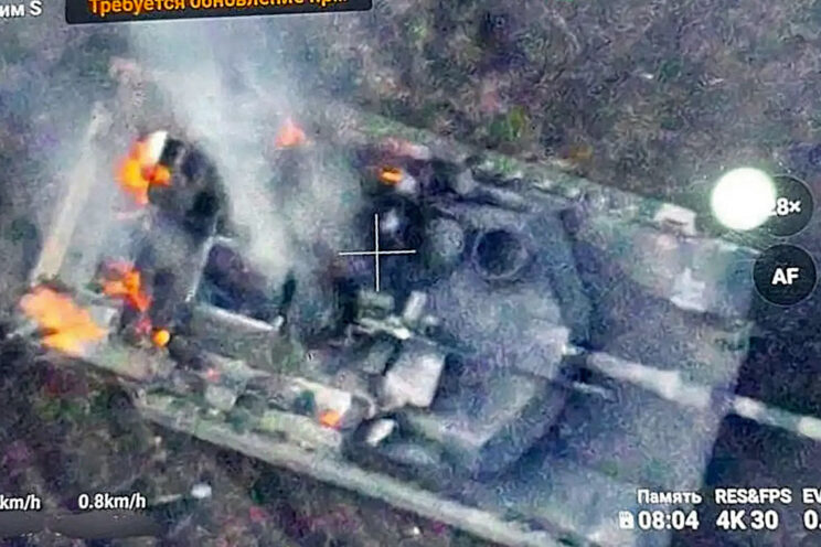Zaledwie kilka dni po pierwszym ukraińskim oficjalnym materiale o wykorzystaniu Abramsów na froncie pod Awdijiwką, 26 lutego pojawiły się materiały przedstawiające pierwszy zniszczony przez Rosjan czołg tego typu.