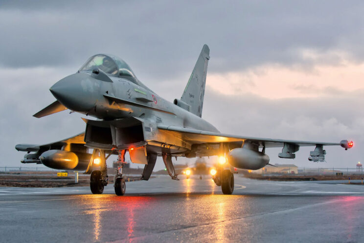 Gwarancja bezpieczeństwa i wolności myśliwiec Eurofighter Typhoon od 20 lat nieprzerwanie robi to, co potrafi najlepiej, m.in. zabezpiecza wschodnią flankę NATO i zapewnia Europejczykom życie w bezpieczeństwie i wolności.