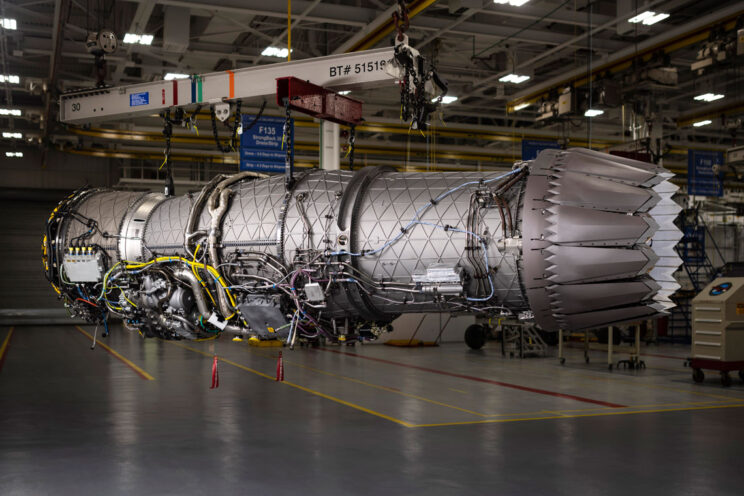 Dzięki ciągowi wynoszącemu ponad 180 kN, bezkonkurencyjnie niskiej wykrywalności, światowej klasy zarządzaniu temperaturą i najnowocześniejszemu zintegrowanemu układowi sterowania silnikiem F135 to najpotężniejszy i najnowocześniejszy wyprodukowany dotychczas silnik myśliwca, napędzający wszystkie trzy warianty F-35. Wszystkie fot. Pratt & Whitney