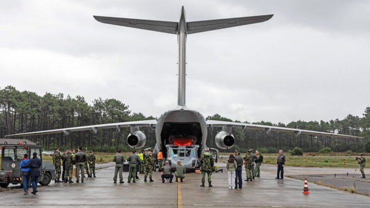 Poza Brazylią jeden wojskowy C-390 jest eksploatowany w Portugalii. Portugalczycy przetransportowali z jego wykorzystaniem ze Stanów Zjednoczonych do Europy dwa śmigłowce UH-60A Black Hawk.
