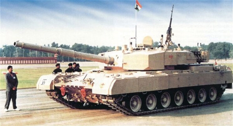Egzemplarz Ardźuna symbolicznie ofiarowany narodowi przez premiera Indii 9 stycznia 1996 r. Jest to prawdopodobnie wóz PPS nr 12, ponieważ wzorcowa „piętnastka” była wówczas jeszcze nieukończona.