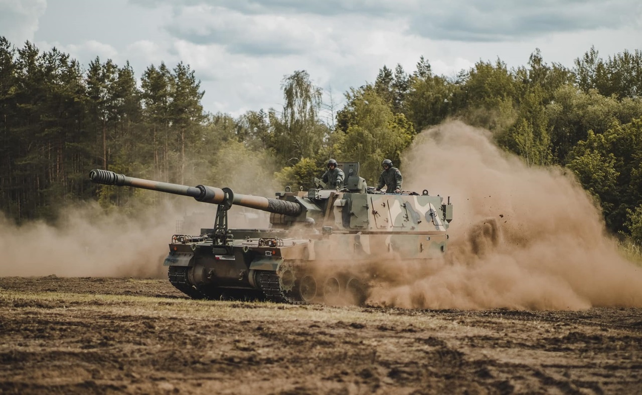 România va cumpăra obuziere de pușcă K9 Thunder