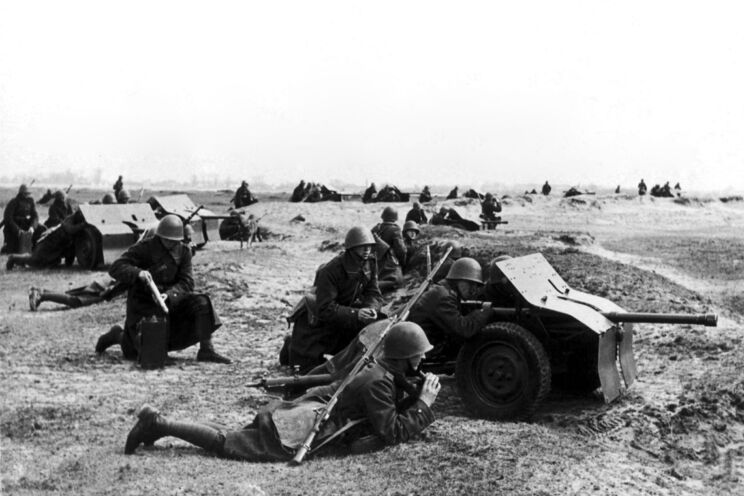 W wyniku prób z końca 1938 r. jednym ze skuteczniejszych środków walki ze schronami bojowymi, czeskimi czy niemieckimi, okazała się być 37 mm armata przeciwpancerna wz. 36.