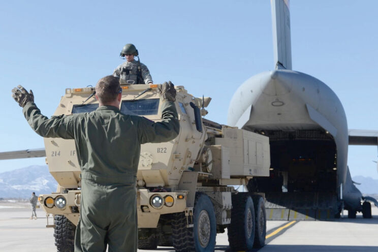 Wyraźnie zarysowuje się orientacja US Army (jak i całych Sił Zbrojnych Stanów Zjednoczonych) na Pacyfik. Transport, w tym lotniczy, odgrywa na tym teatrze działań kluczową rolę.